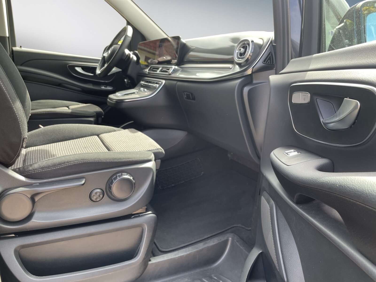 Mercedes-Benz V 220