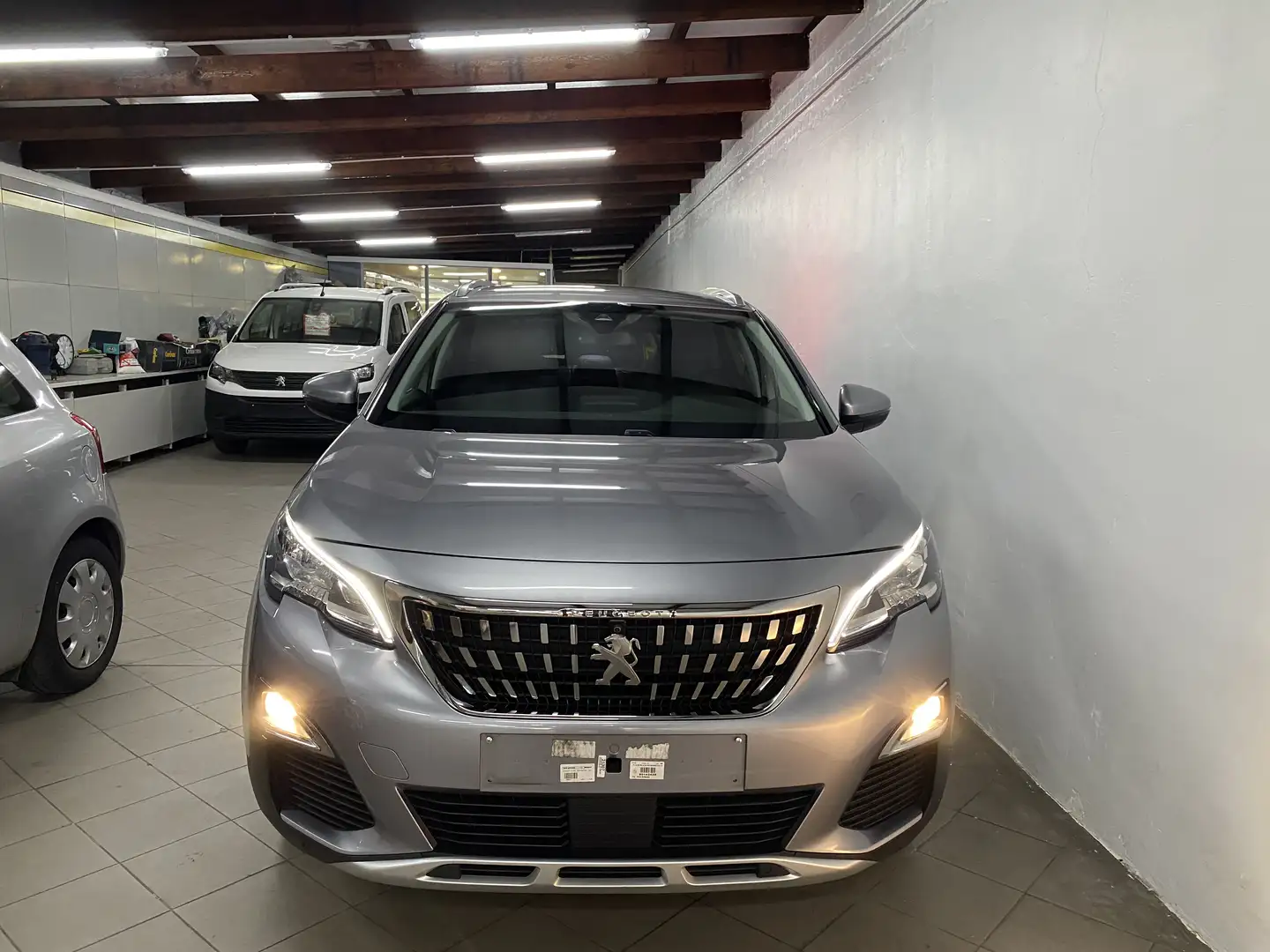 Peugeot 3008 1.2 i Automatic  Allure (EU6. b) Camera Gps Cruise Grijs - 2
