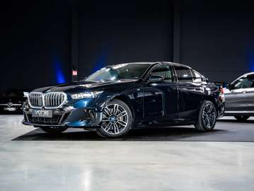 550e PHEV - M Sport - xDrive - Bowers & Wilkins - Trekhaak - HUD - Parking Assistant Plus - Comfort Pack