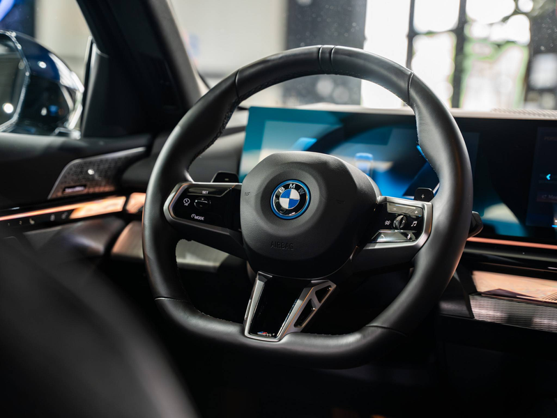 BMW 550 550e PHEV - M Sport - xDrive - Bowers & Wilkins - Trekhaak - HUD - Parking Assistant Plus - Comfort Pack — photo 10