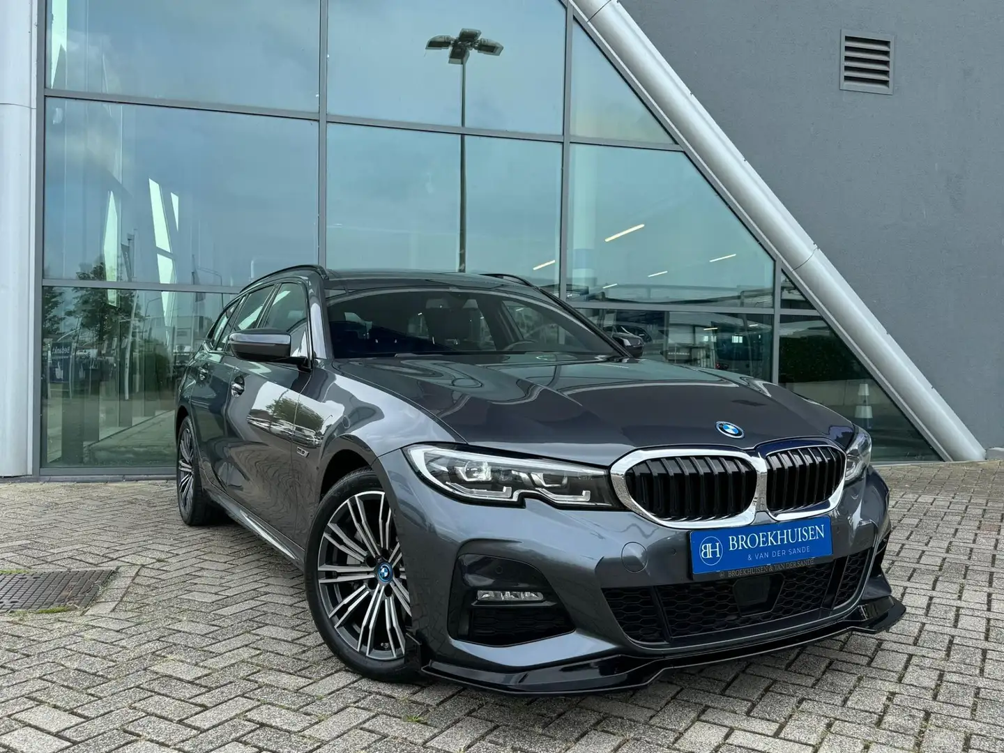BMW 330 3-serie Touring 330e Plug In Hybride Business M Sp Zwart - 2