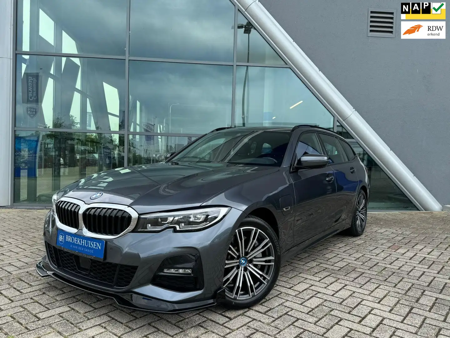 BMW 330 3-serie Touring 330e Plug In Hybride Business M Sp Zwart - 1
