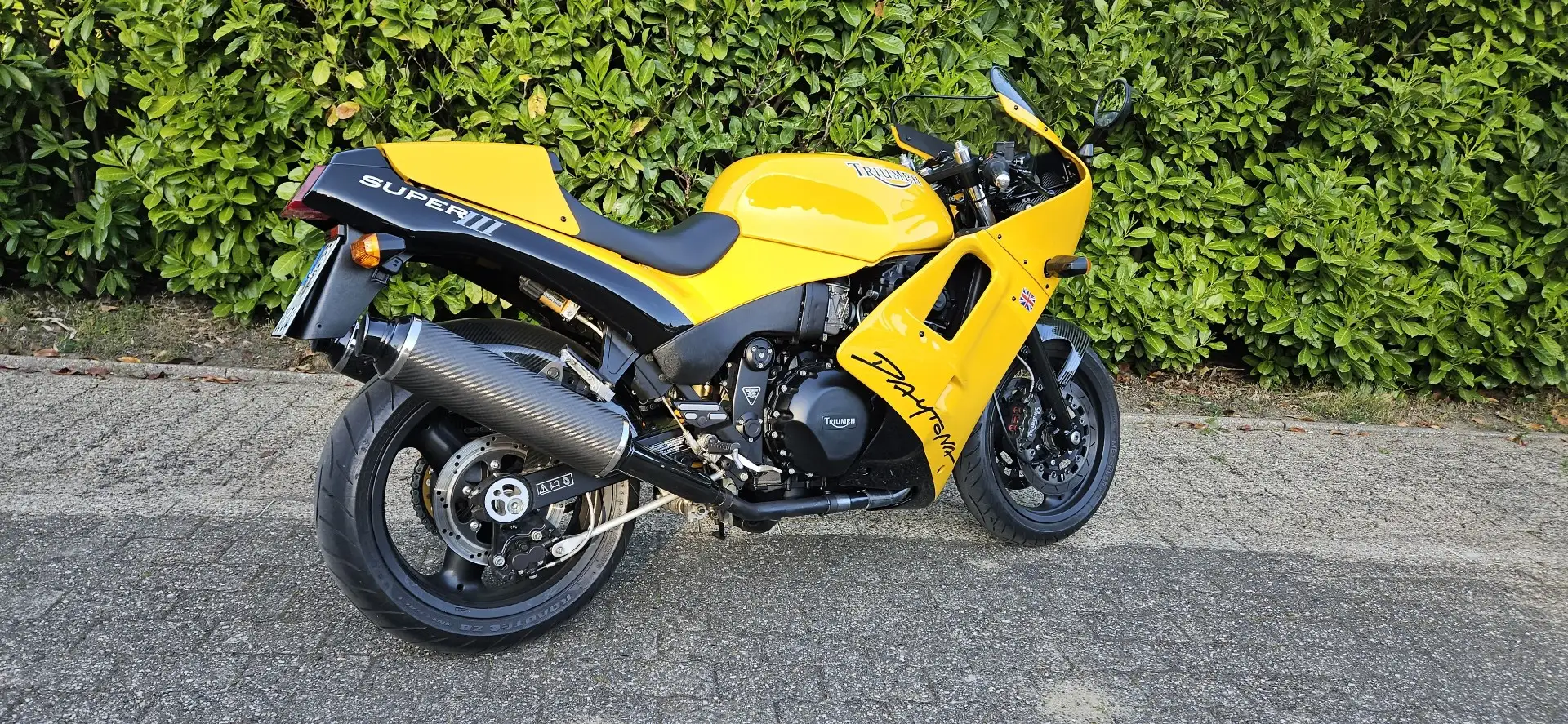 Triumph Daytona Super III 900 Jaune - 1