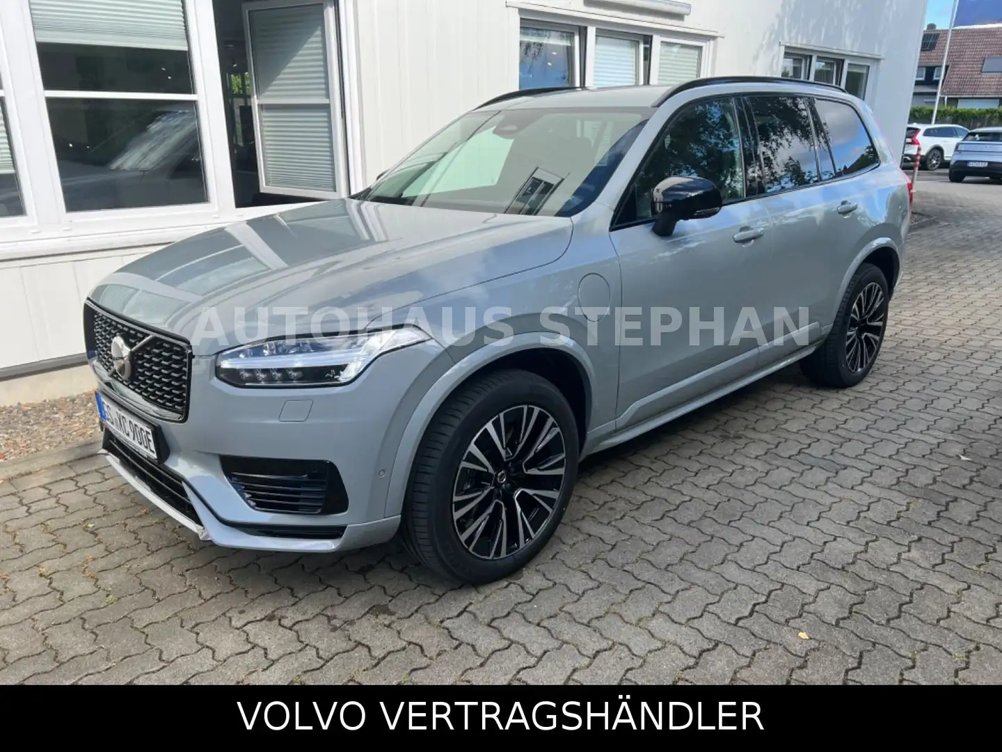 Volvo XC90 Recharge T8 AWD Geartronic PLUS DARK Grau - 1