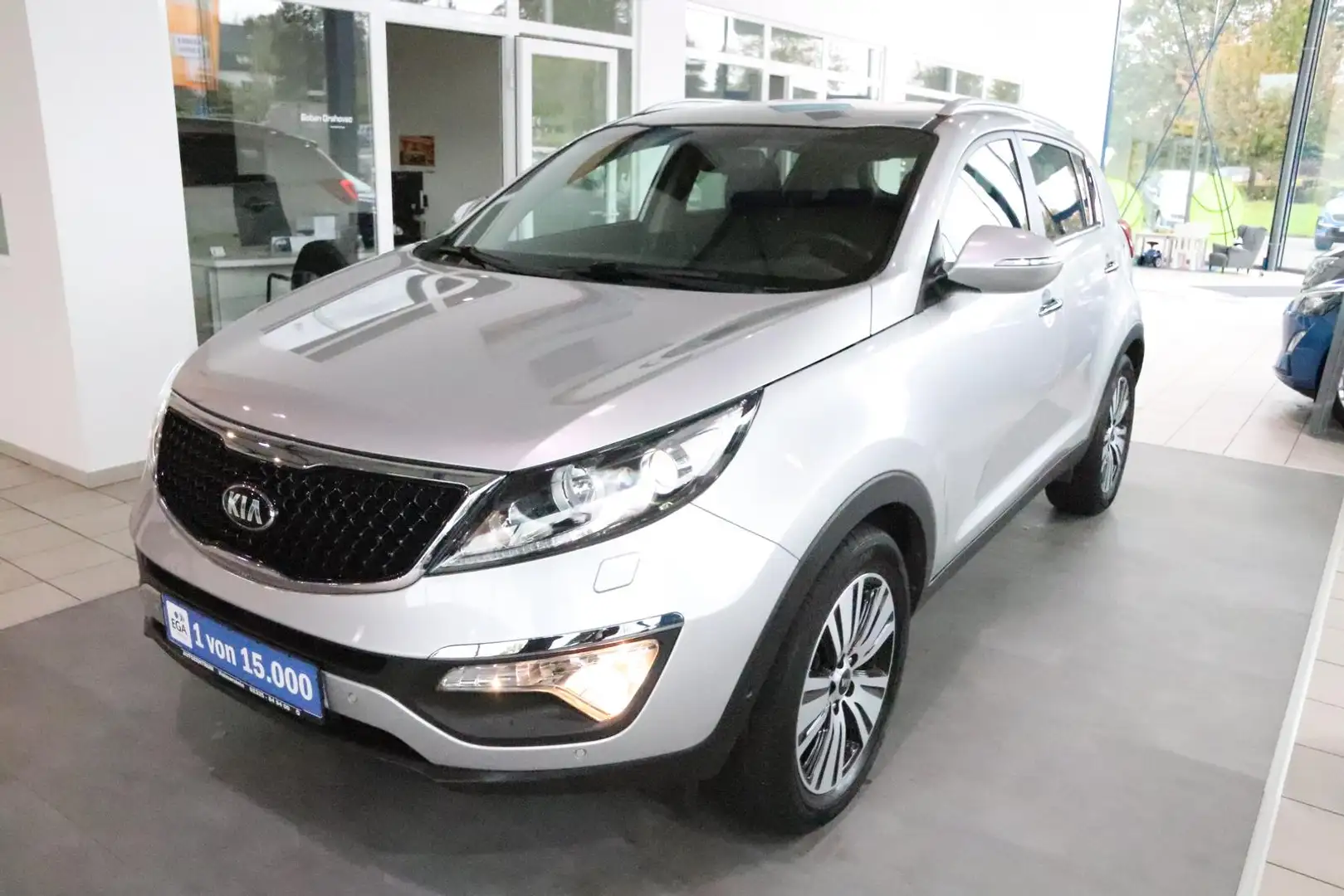 Kia Sportage 2.0 CRDi Spirit XENON NAV Kamera SHZG Silber - 1