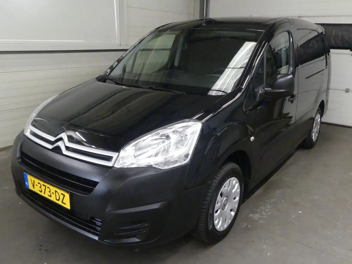 Citroen Berlingo 1.6 BlueHDI 100 Club XL S&S - Airco - 3 persoons Zwart - 1