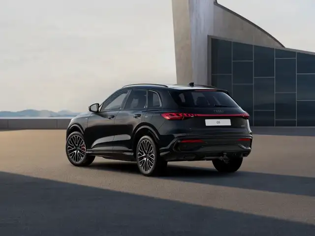 Audi Q5 view 5