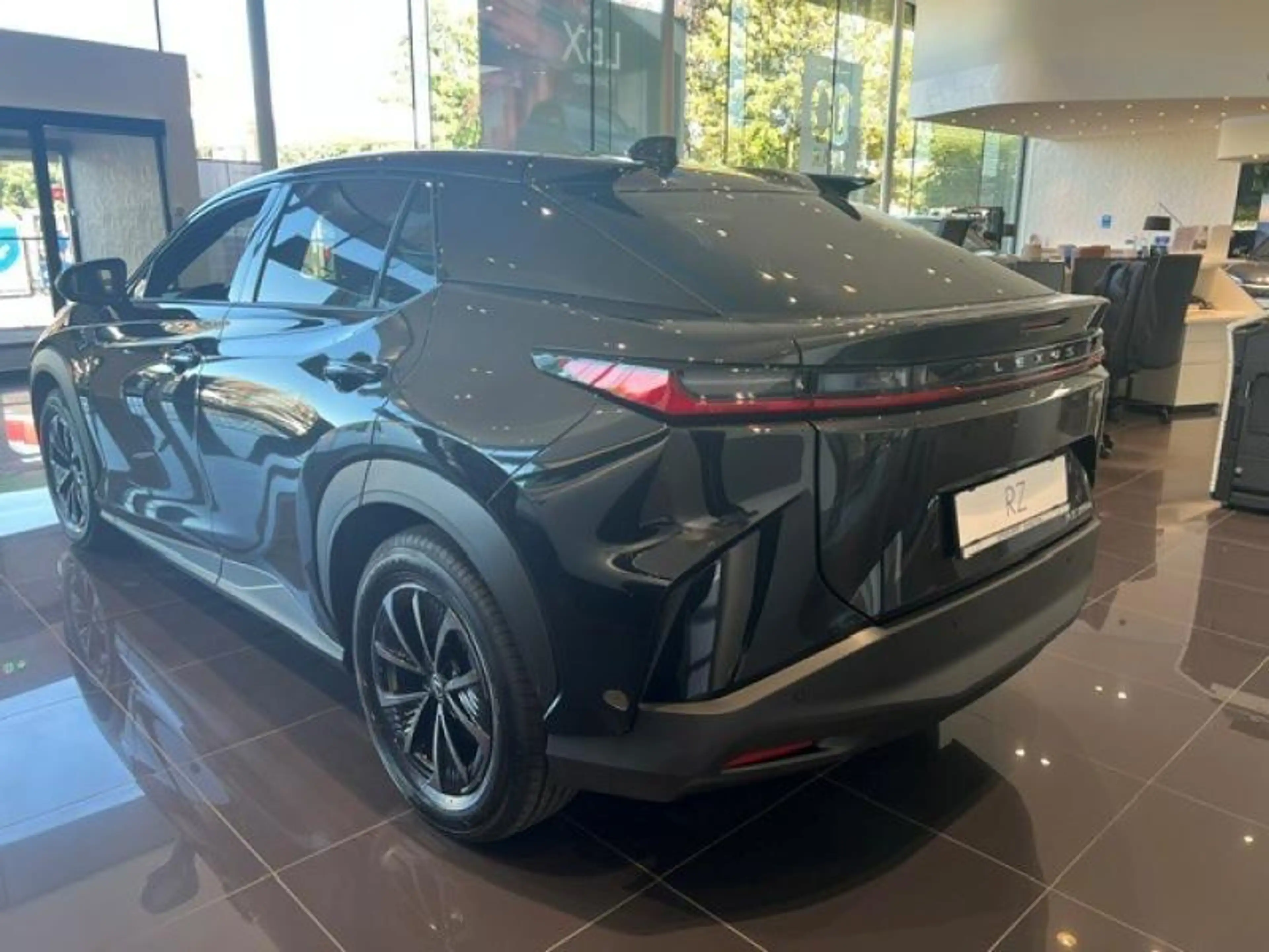 Lexus RZ Executive Line — photo 4