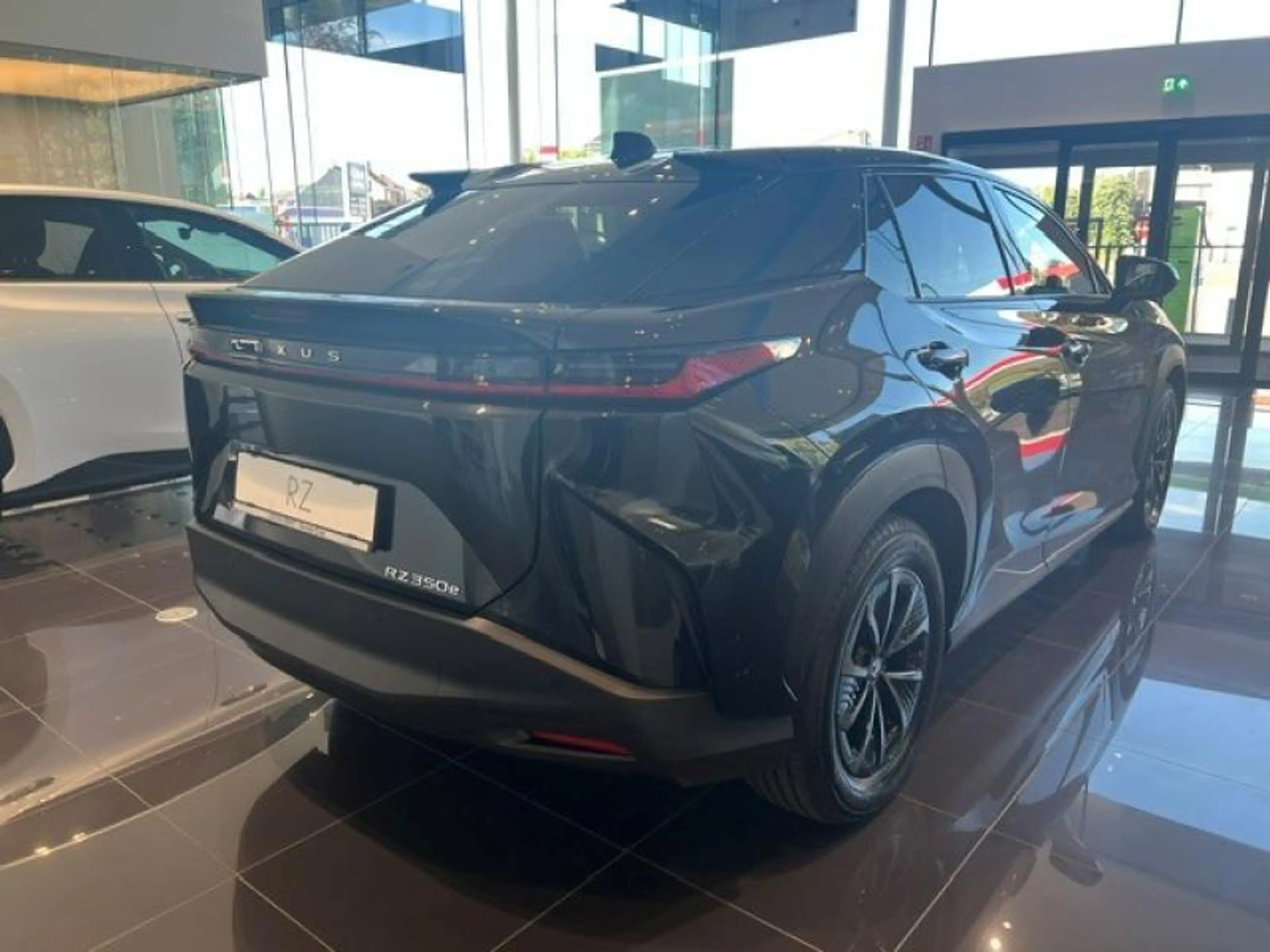 Lexus RZ Executive Line — photo 3