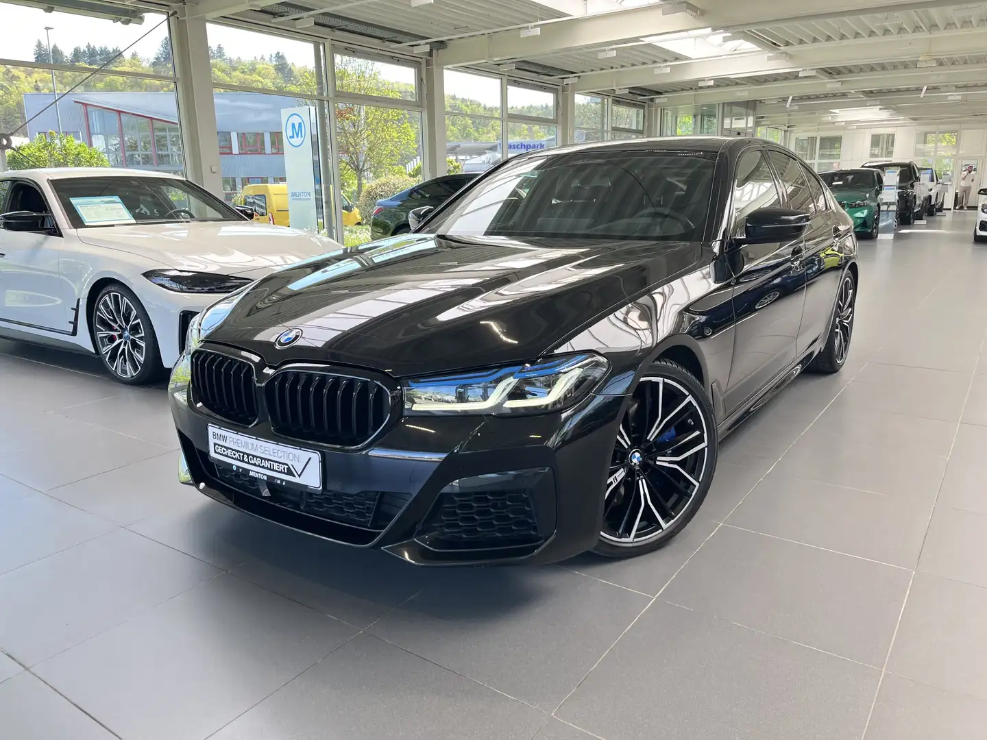 BMW 550 M550i xDrive HuD/Laserlicht/Pano/Harman/Shz/20" Schwarz - 2