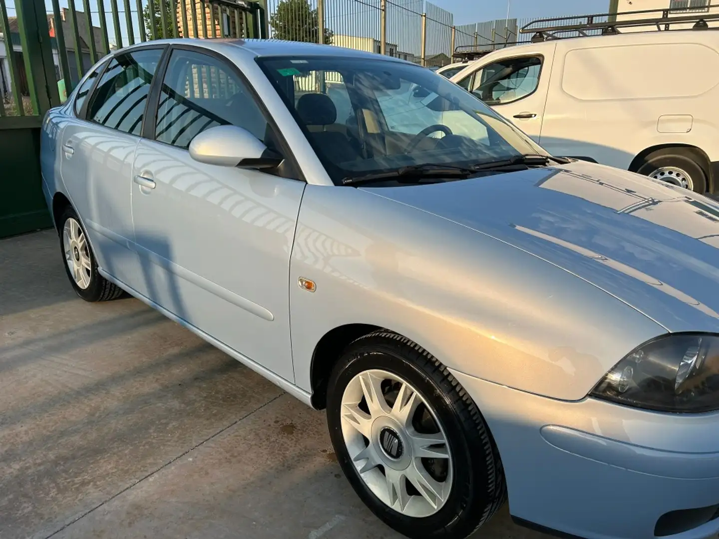 SEAT Cordoba 1.9TDI Reference Bleu - 2