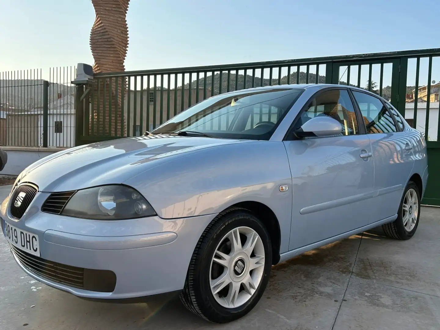 SEAT Cordoba 1.9TDI Reference Bleu - 1