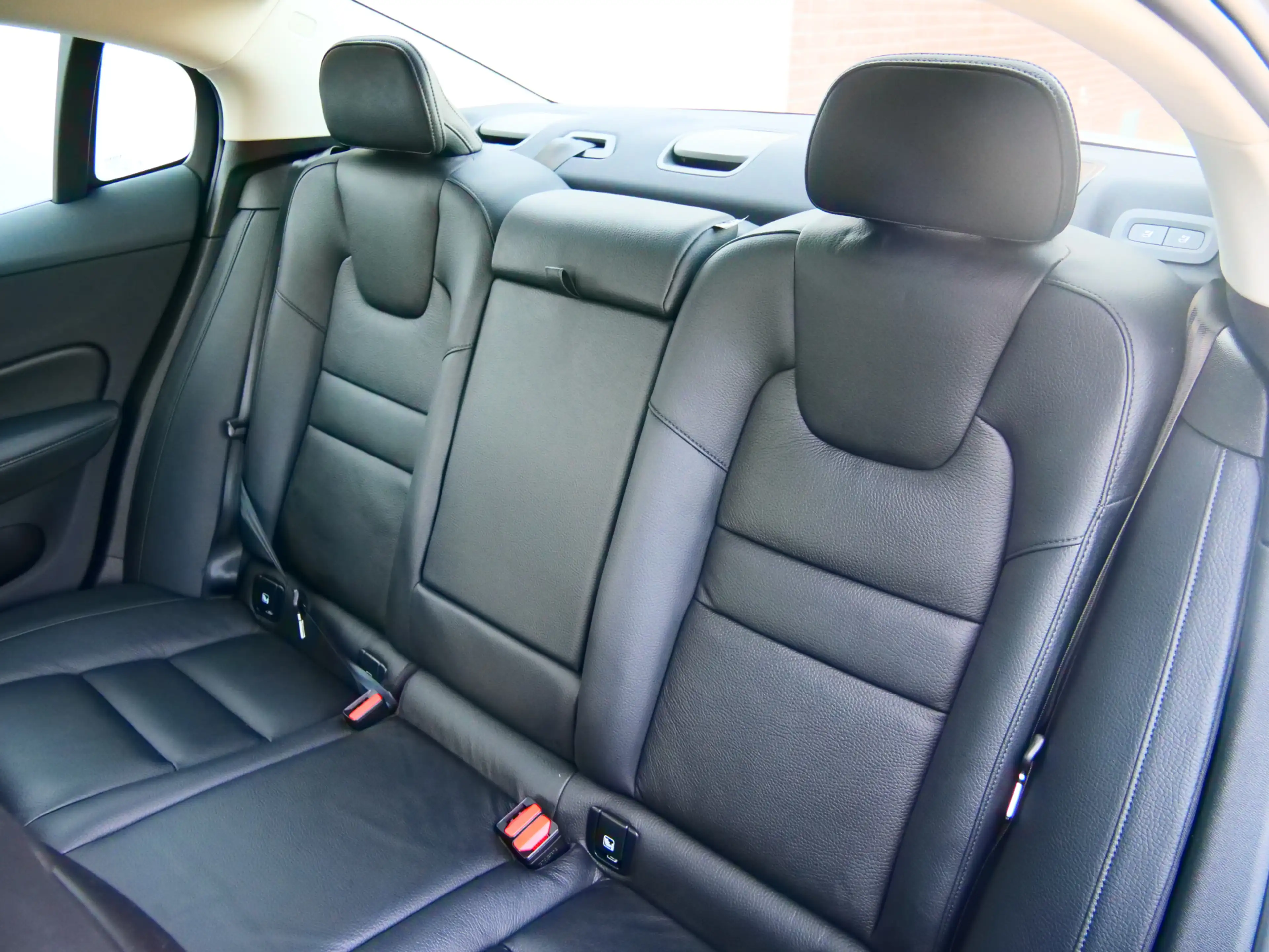 Volvo S60 2.0 Recharge T6 350Pk AWD Ultimate Dark Trekhaak / — photo 6