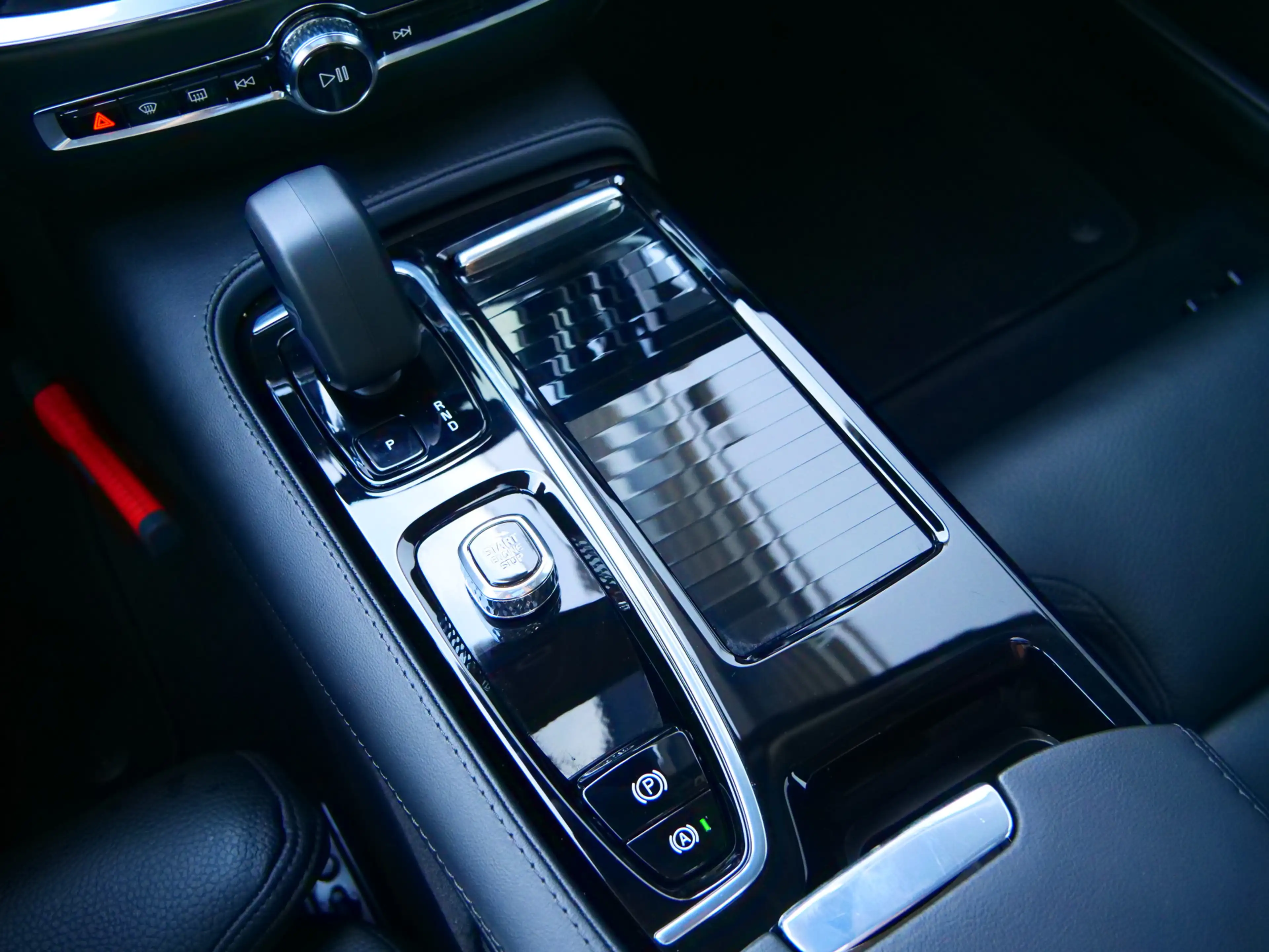 Volvo S60 2.0 Recharge T6 350Pk AWD Ultimate Dark Trekhaak / — photo 12