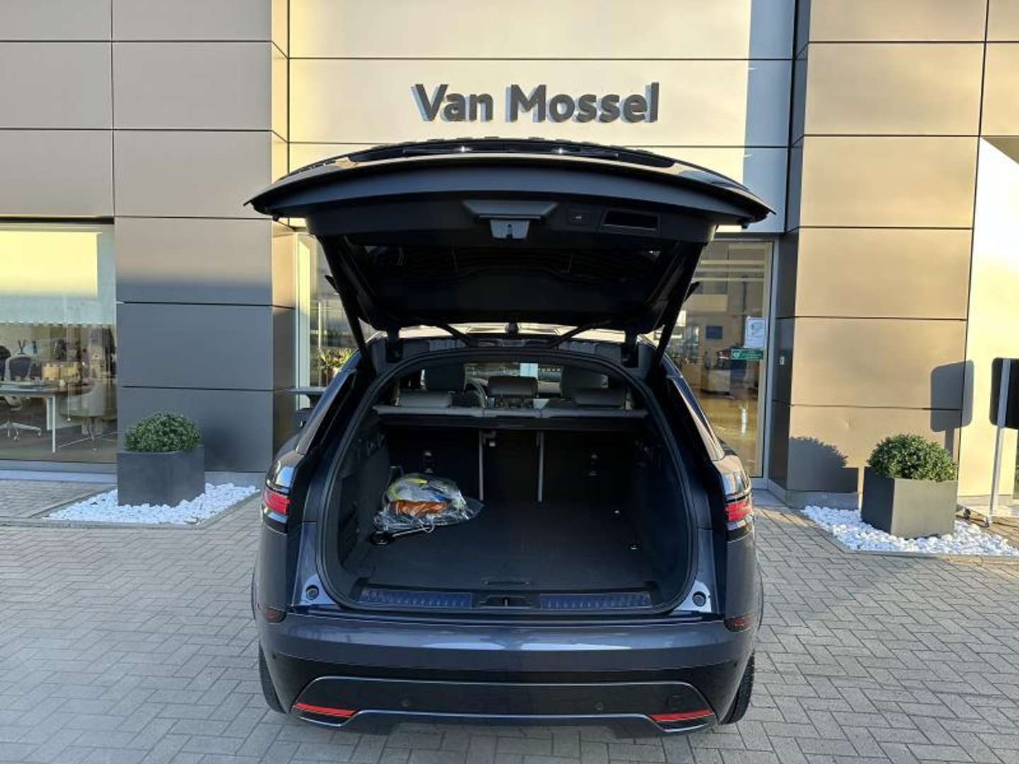 Land Rover Range Rover Velar P400e Dynamic SE - 2025 - Joinsteer - #7