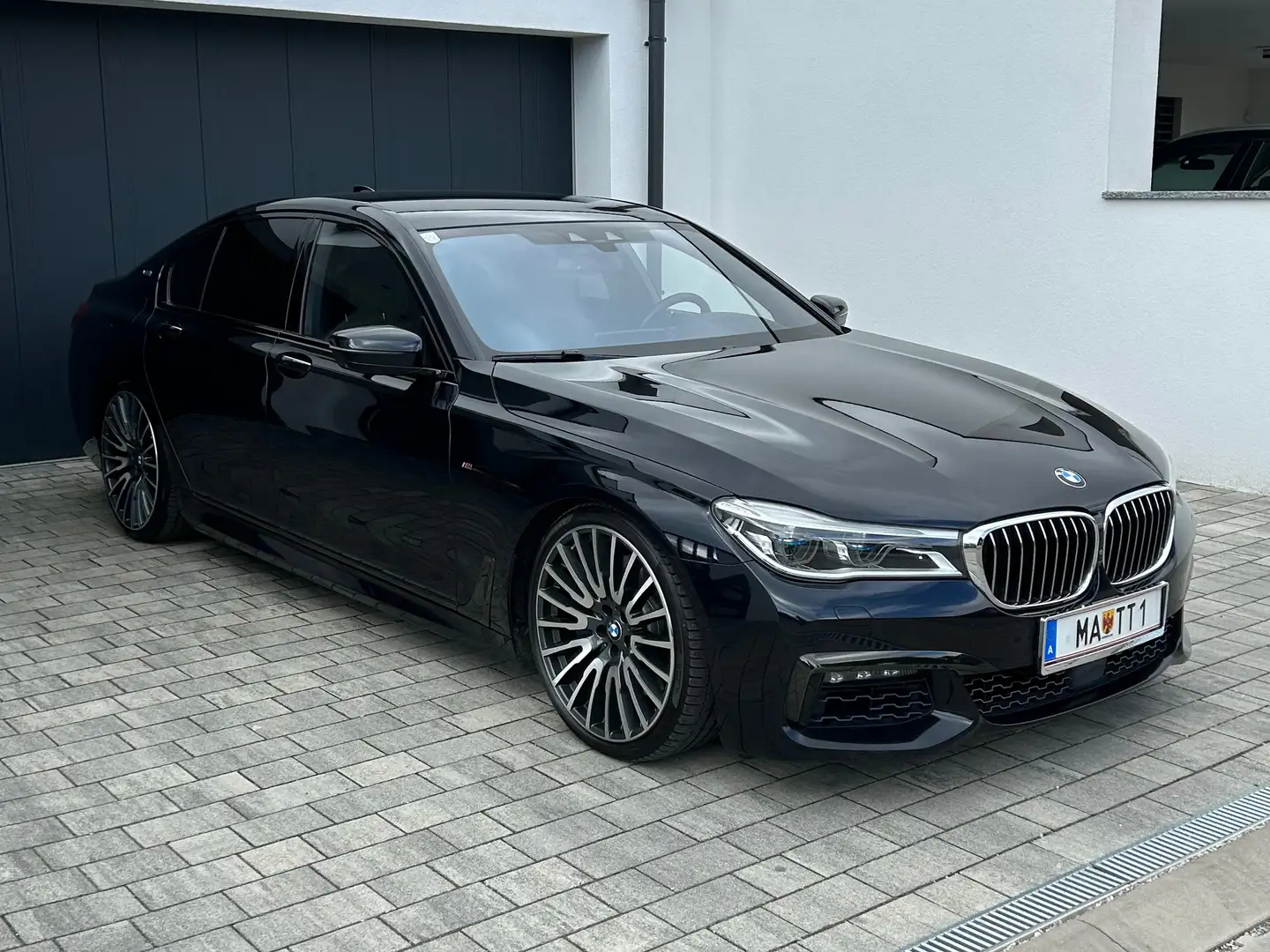 BMW 750 750d xDrive Aut. Schwarz - 1