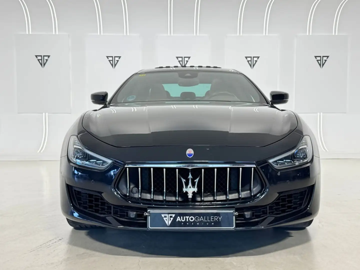 Maserati Ghibli Diesel GranLusso Aut. 275 Zwart - 2