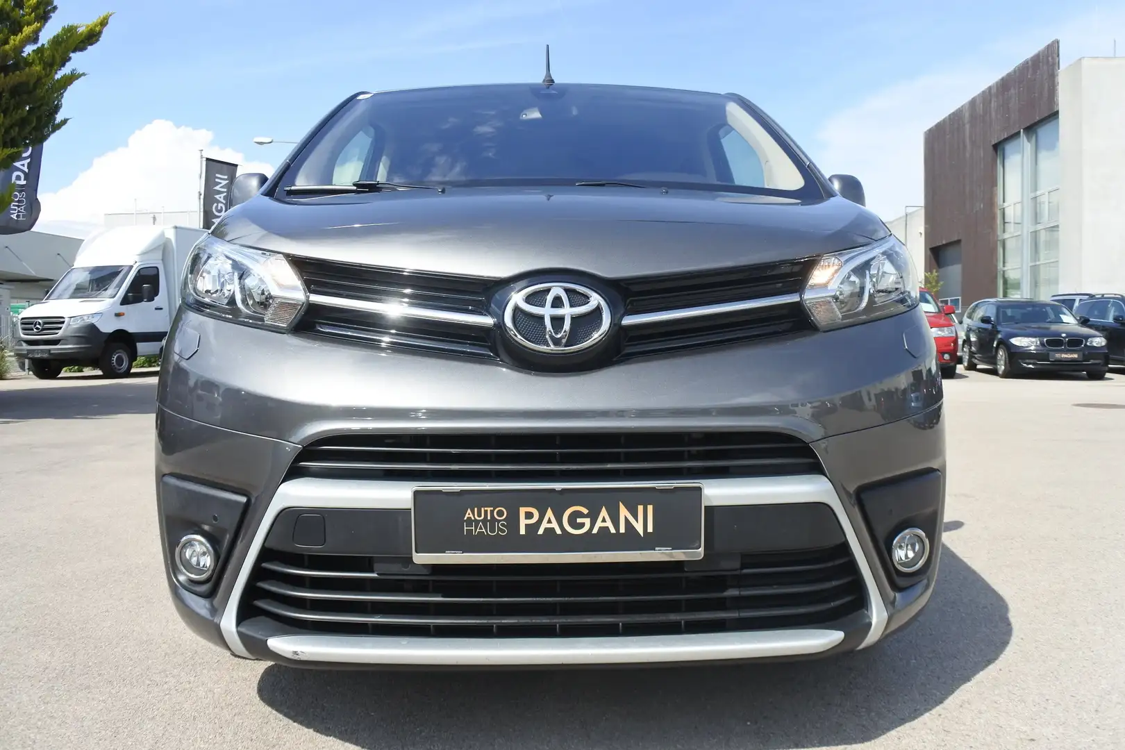 Toyota Proace 2,0 D-4D 150 Medium/WEBASTO/AHK/GRIP/VOLL Grau - 2