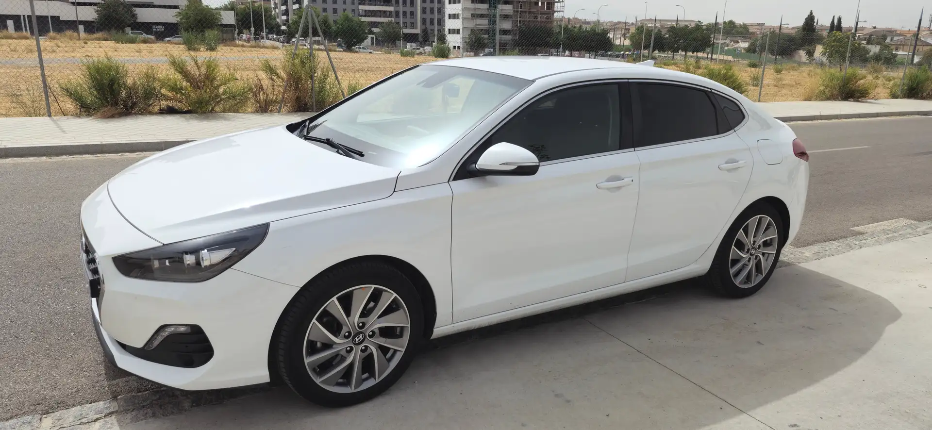 Hyundai i30 i30 fastback tecno 1.0 Blanco - 1