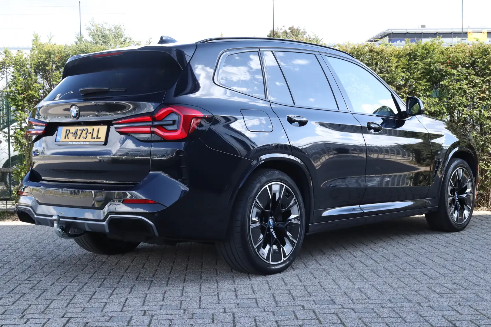 BMW iX3 High Executive 80 kWh | Adaptieve Cruise | Pano | Zwart - 2