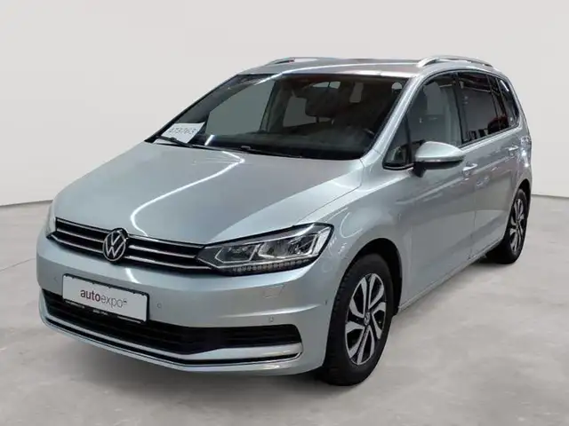 Volkswagen Touran view 2