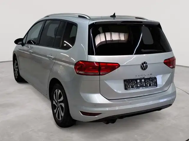 Volkswagen Touran view 5