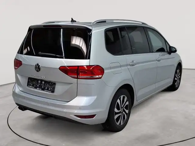 Volkswagen Touran view 4