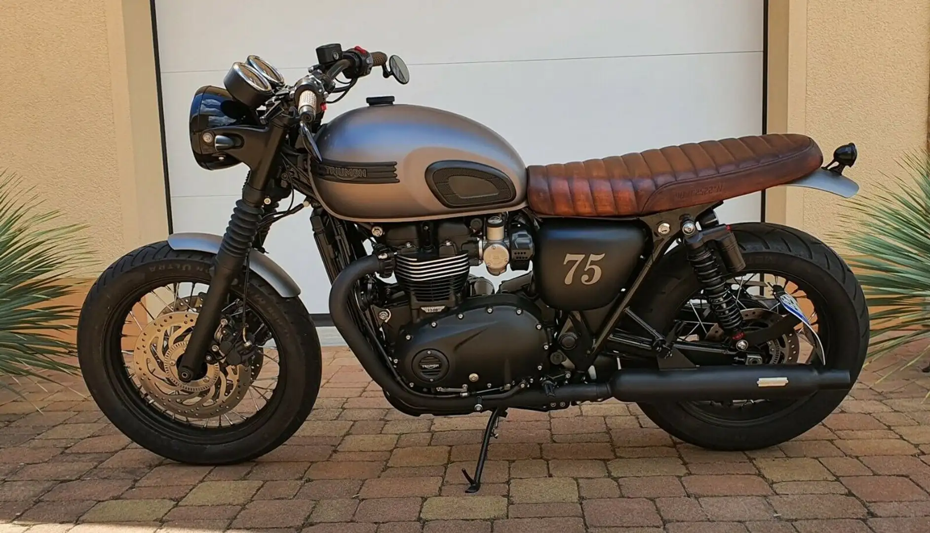 Triumph Bonneville T120 Gris - 2