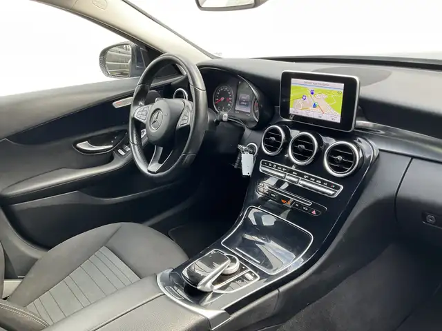 Mercedes-Benz C view 3