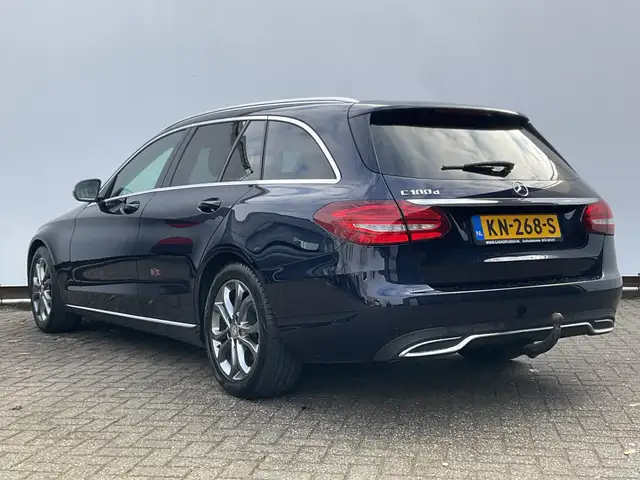 Mercedes-Benz C view 2