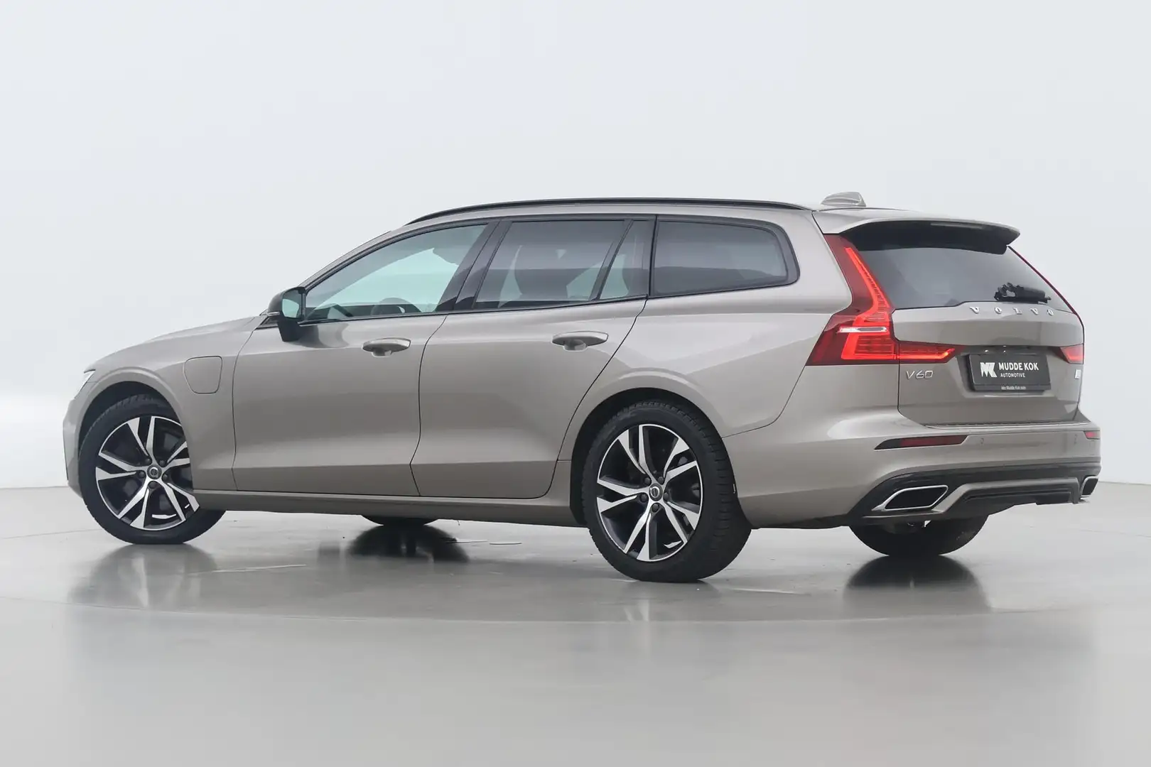 Volvo V60 T6 Recharge R-Design | Long Range | ACC | Trekhaak Grijs - 2