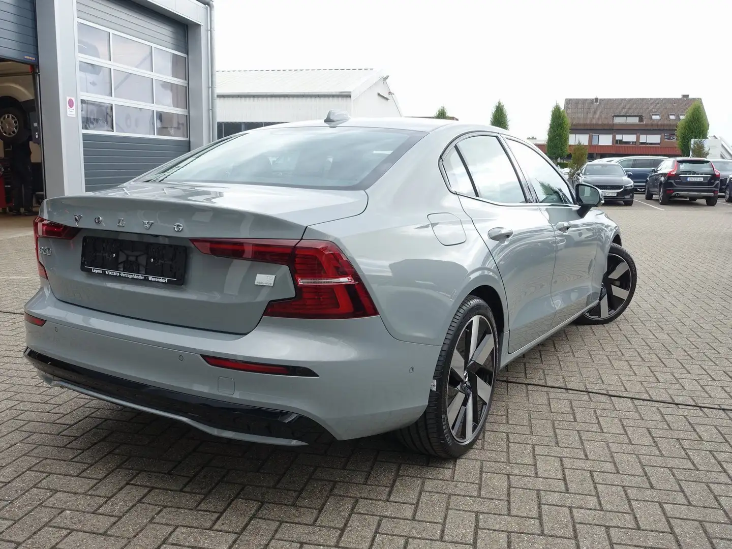 Volvo S60 Recharge Ultimate T8 AWD/Massage/B&W/360° Grau - 2