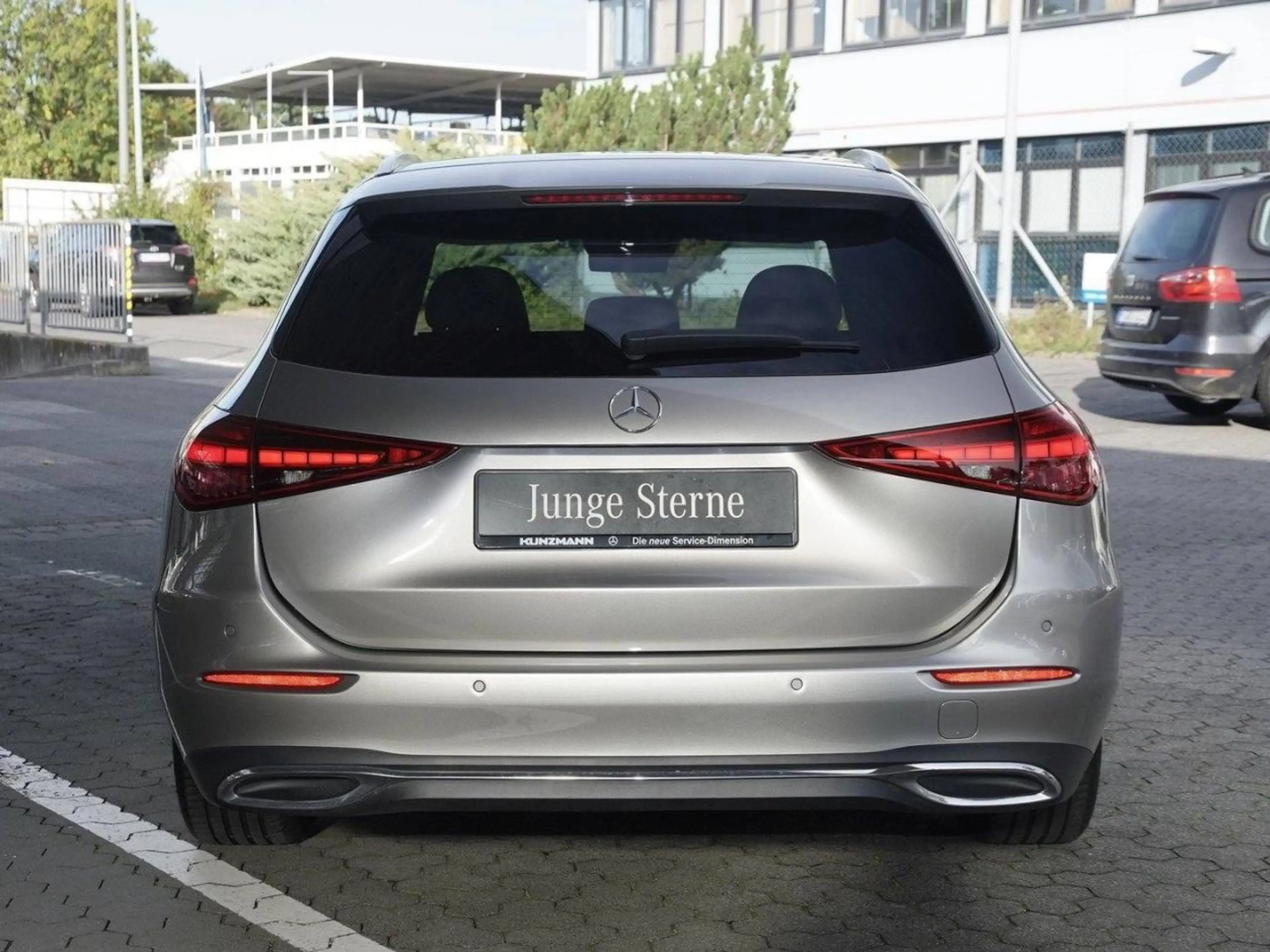 Mercedes-Benz C 220 d T Avantgarde Distronic MBUXNavi 360° AHK — photo 4