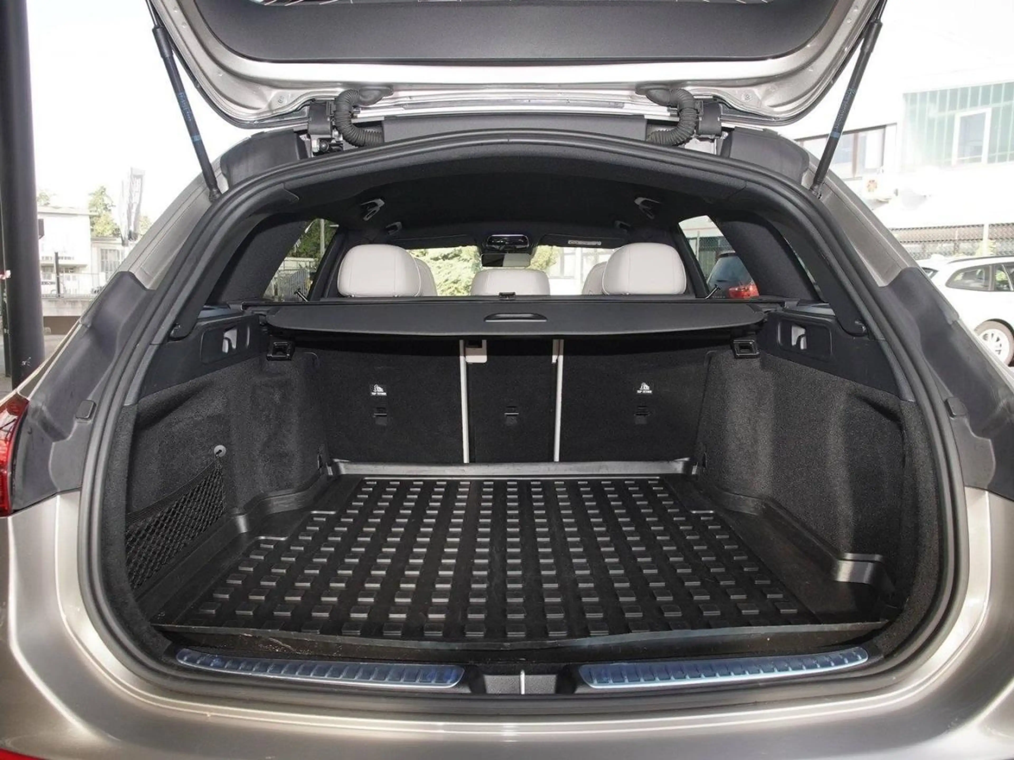 Mercedes-Benz C 220 d T Avantgarde Distronic MBUXNavi 360° AHK — photo 6