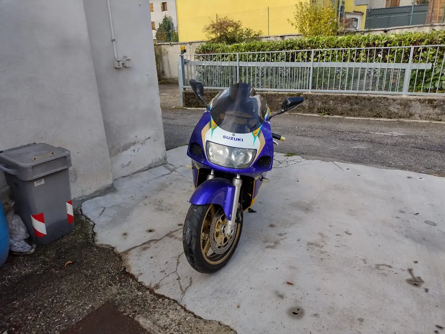 Suzuki GSX-R 600 SRAD Giallo - 1