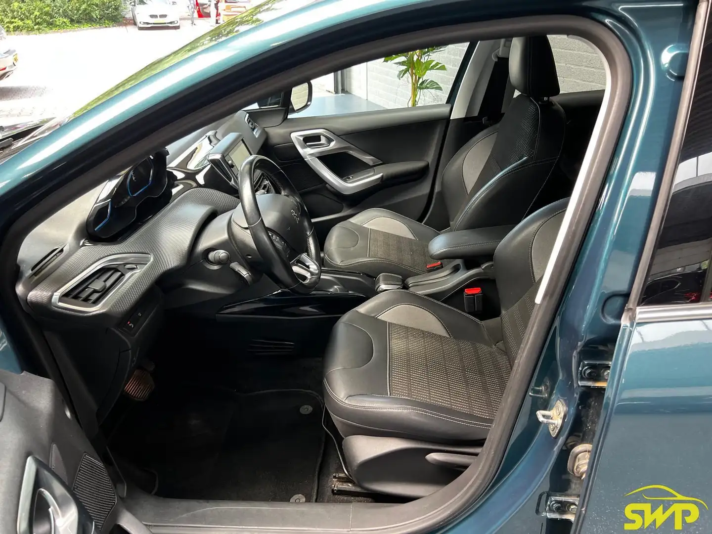 Peugeot 2008 1.2 PureTech Allure | Navi | Cam | Unieke kleur - 2