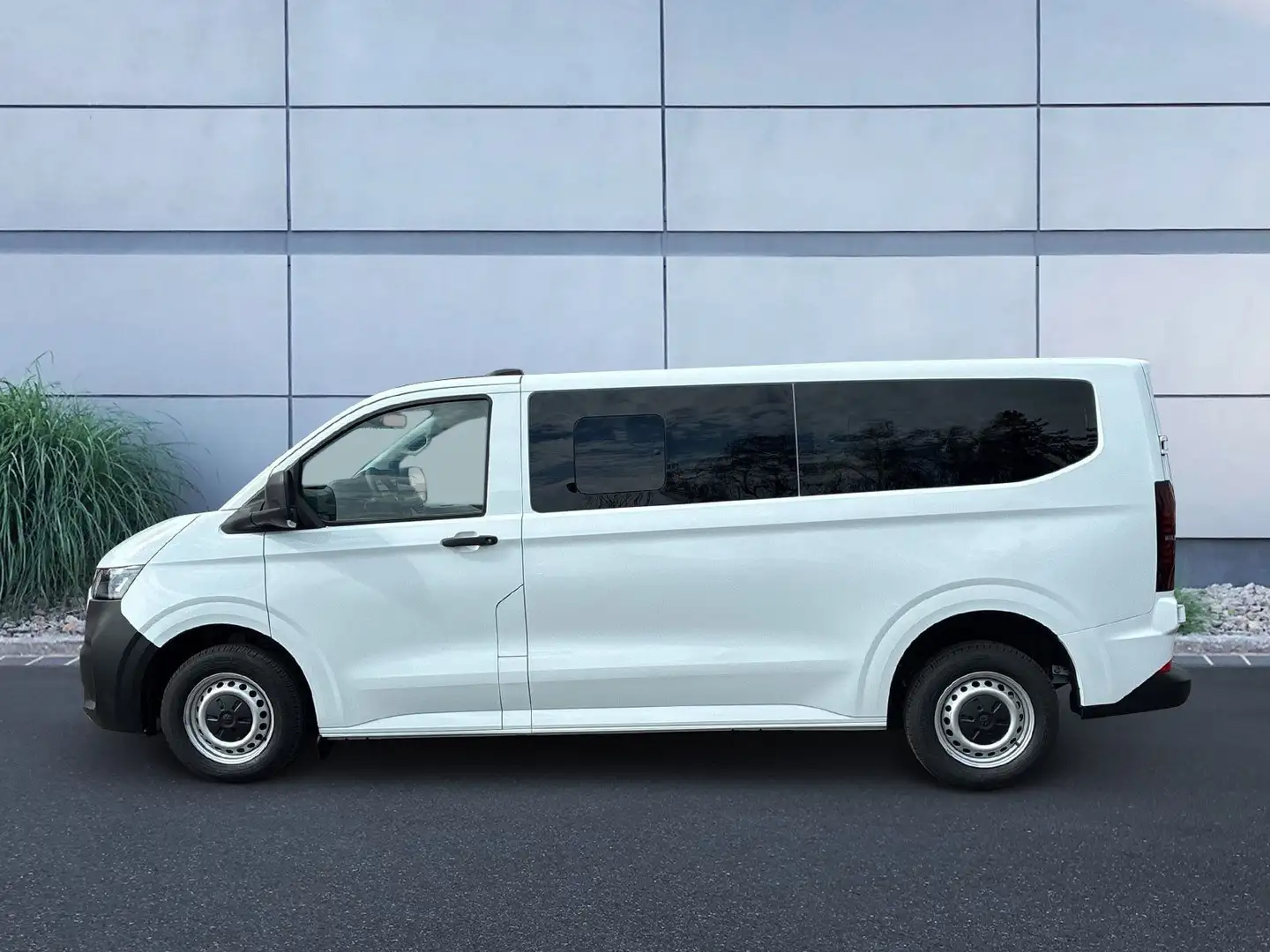 Volkswagen T7 Kombi LR 2.0 TDI Automatik 9-Sitzer Weiß - 2