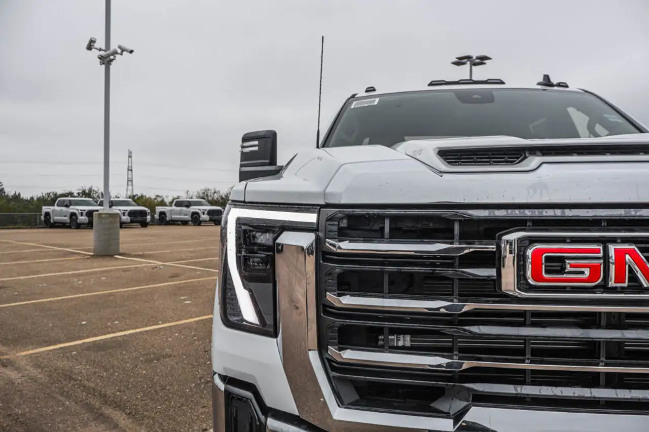 GMC Sierra 3500HD снимка GMC Sierra 3500HD