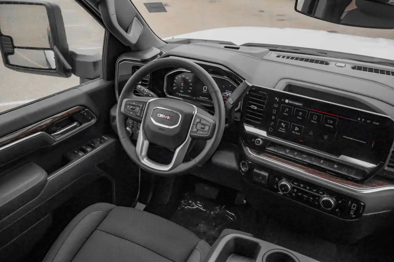 GMC Sierra 3500HD снимка GMC Sierra 3500HD
