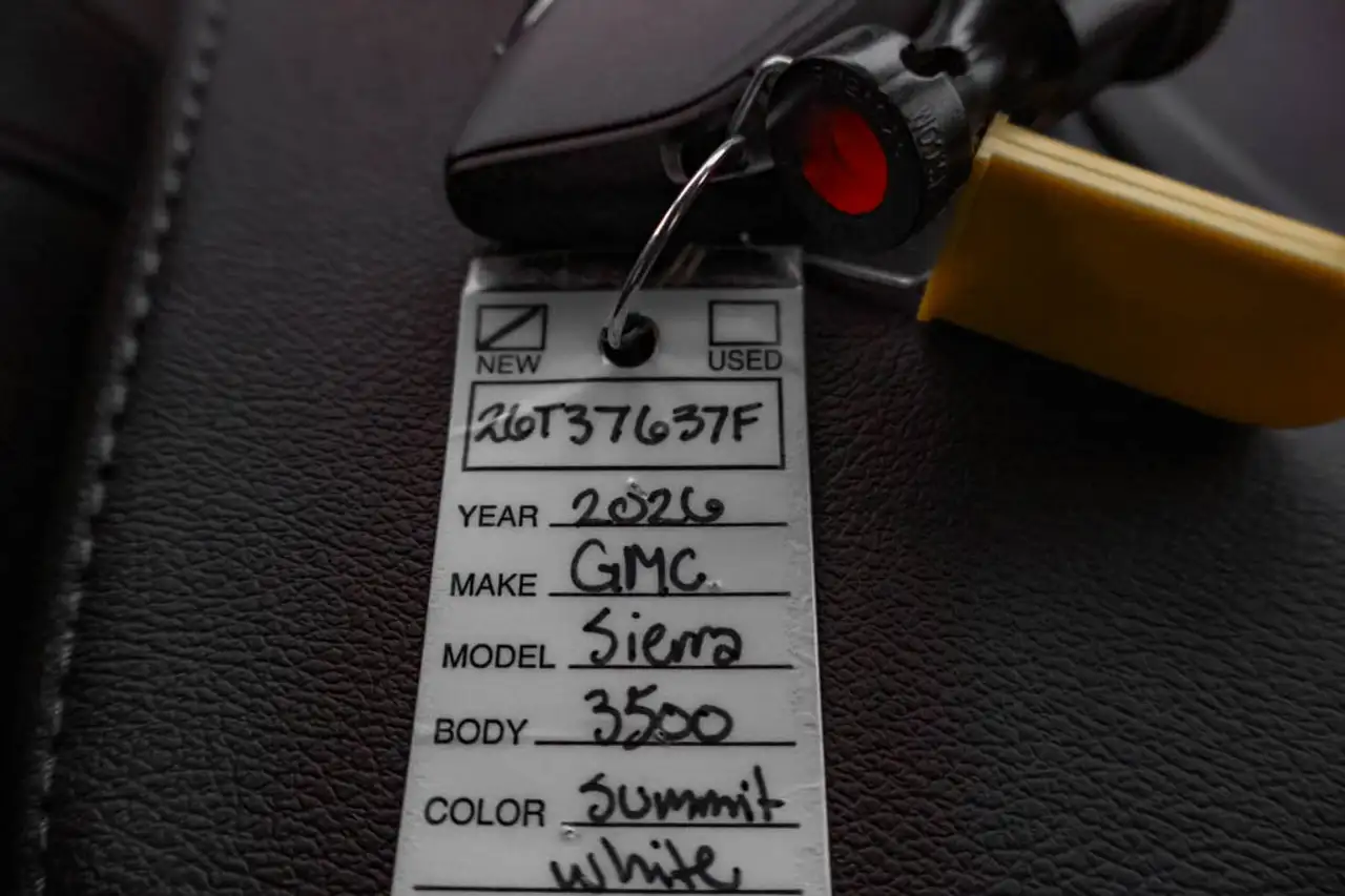 GMC Sierra 3500HD снимка GMC Sierra 3500HD