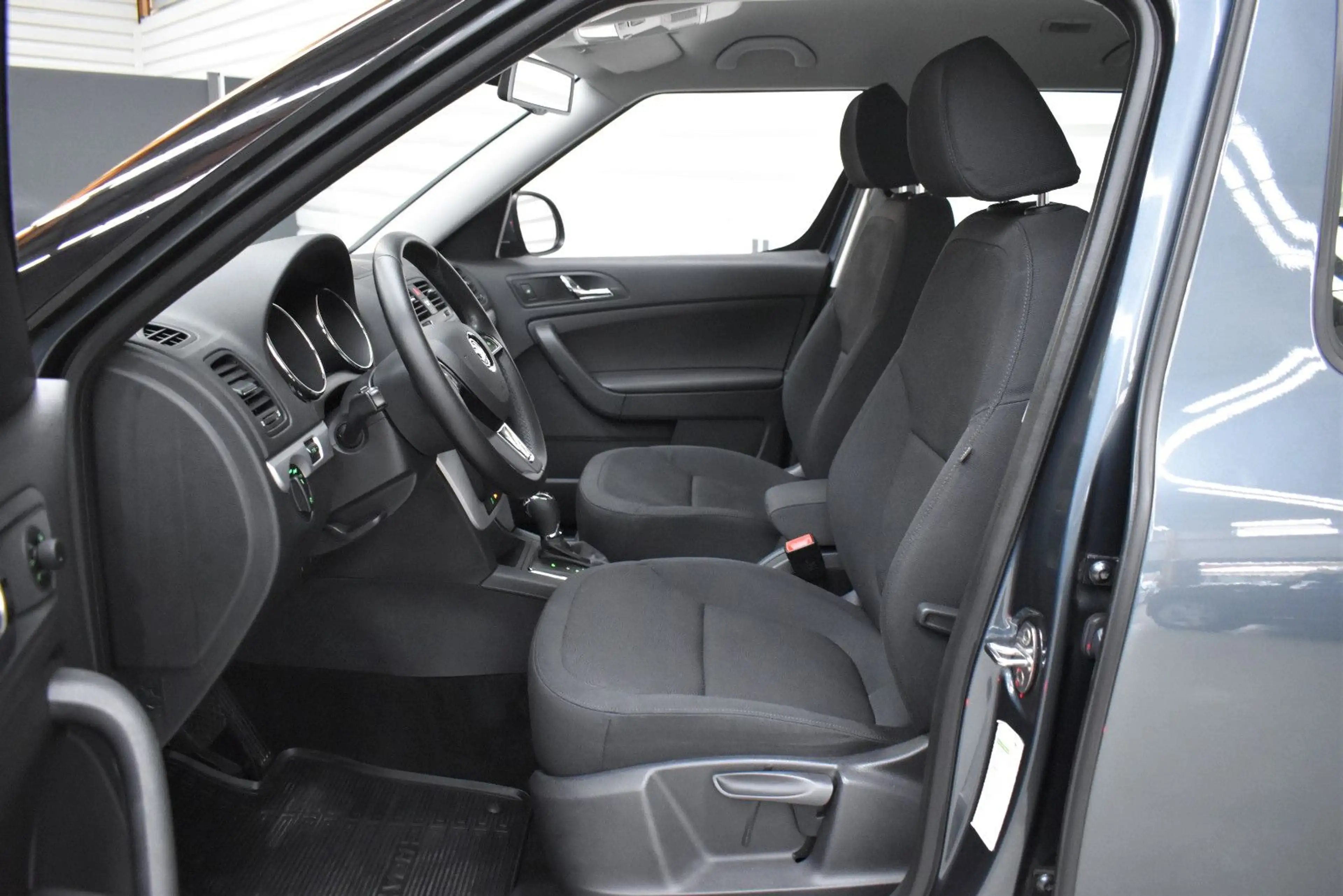 Skoda Yeti Ambition 4x4 Automatik+Sitzheizung+PDC+Temp — photo 9