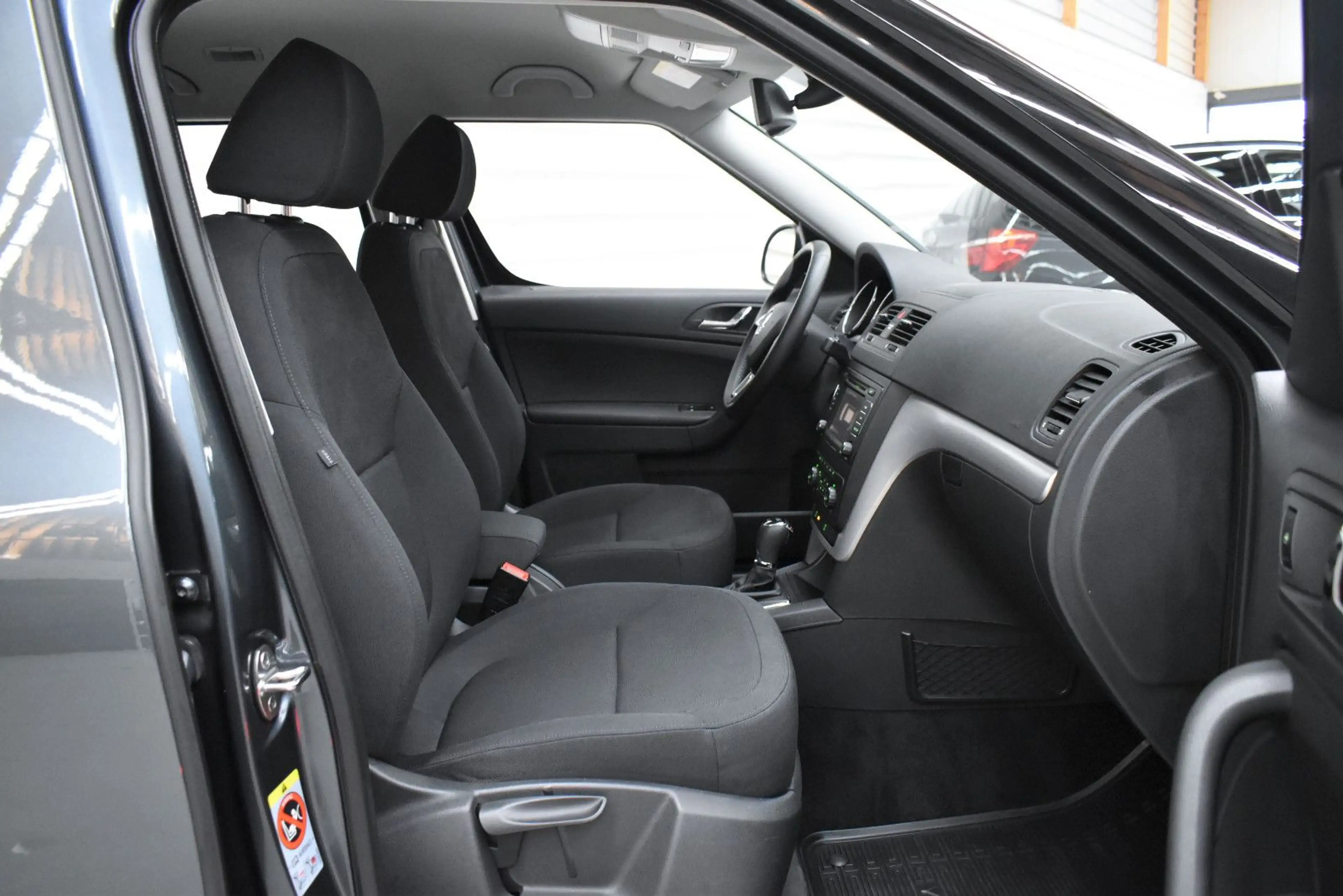 Skoda Yeti Ambition 4x4 Automatik+Sitzheizung+PDC+Temp — photo 11