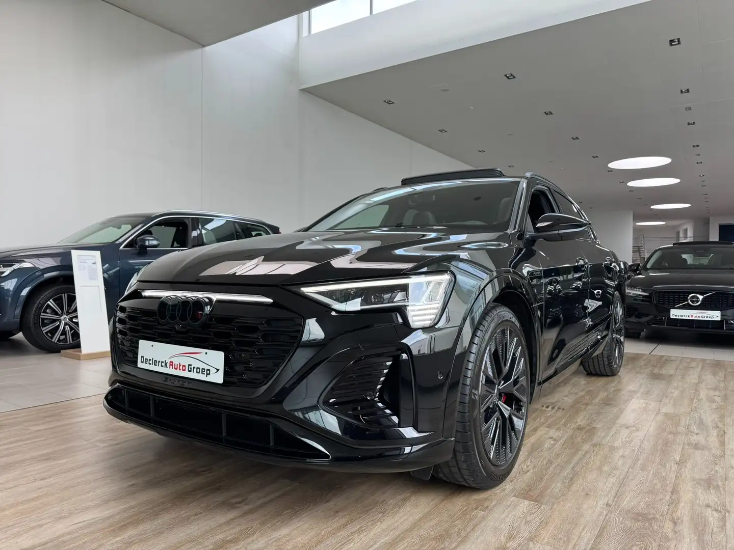Audi Q8 e-tron 55 S-LINE*DIRECTIEWAGEN*VELE OPTIES*7.500KM*TOP ! Zwart - 1
