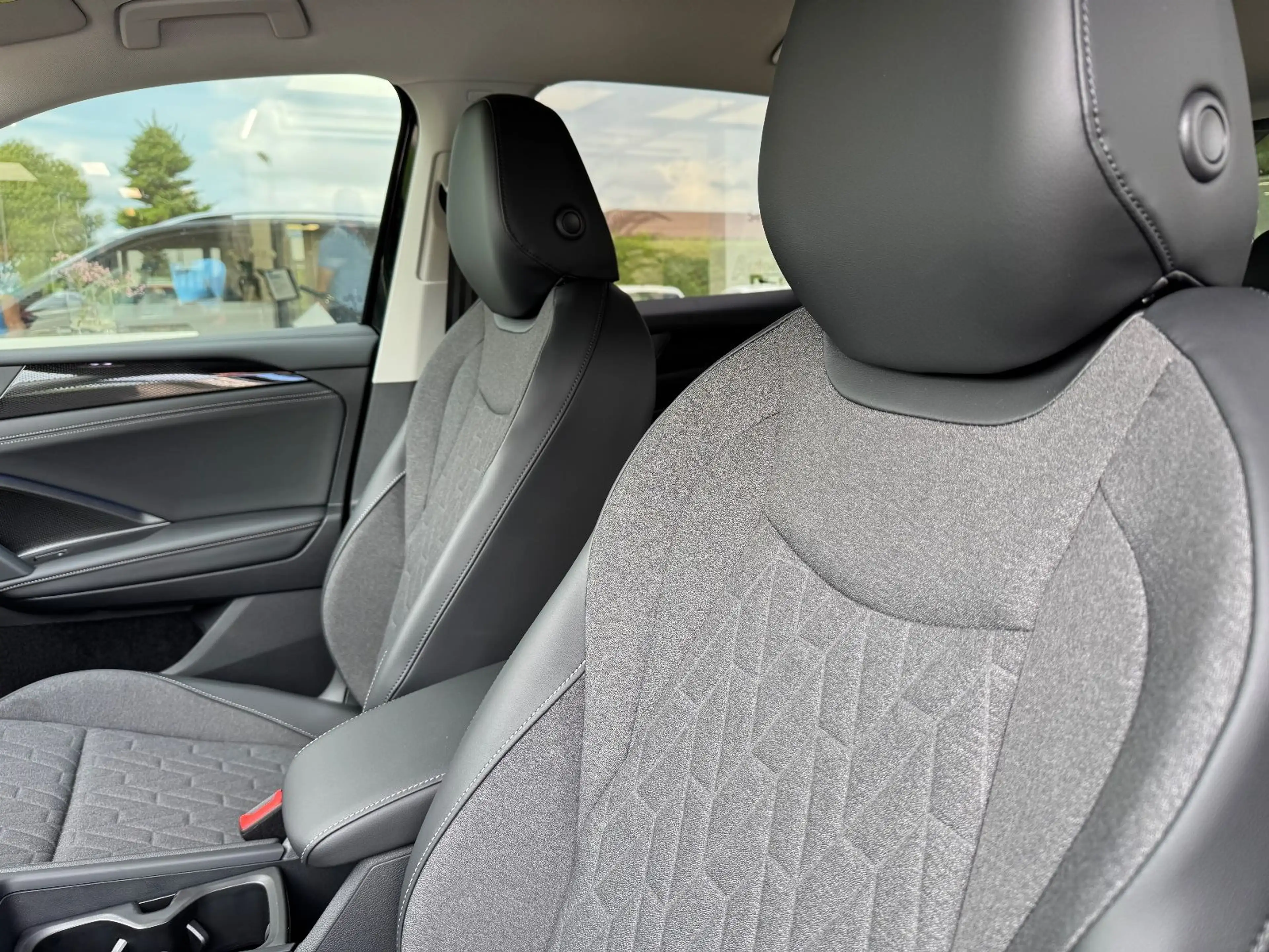 Volkswagen Tiguan 1.5 eTSI DSG LED-Plus Assistenten Kamera — photo 14