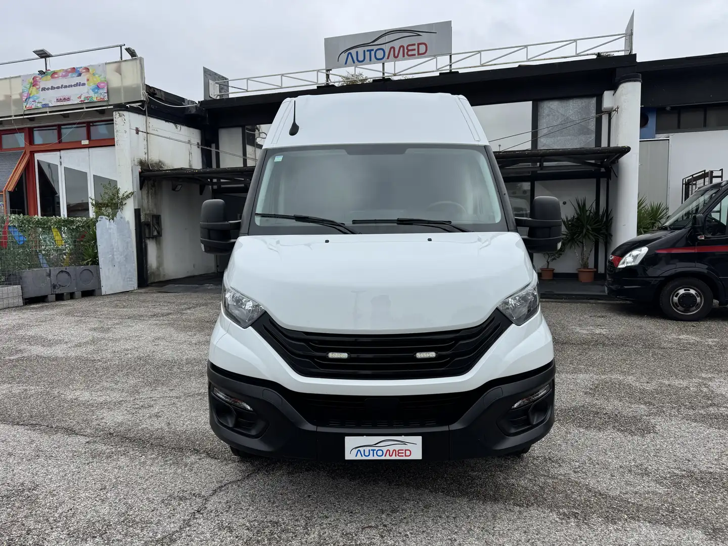 Iveco Daily Grand Volume 6 Posti Bianco - 2