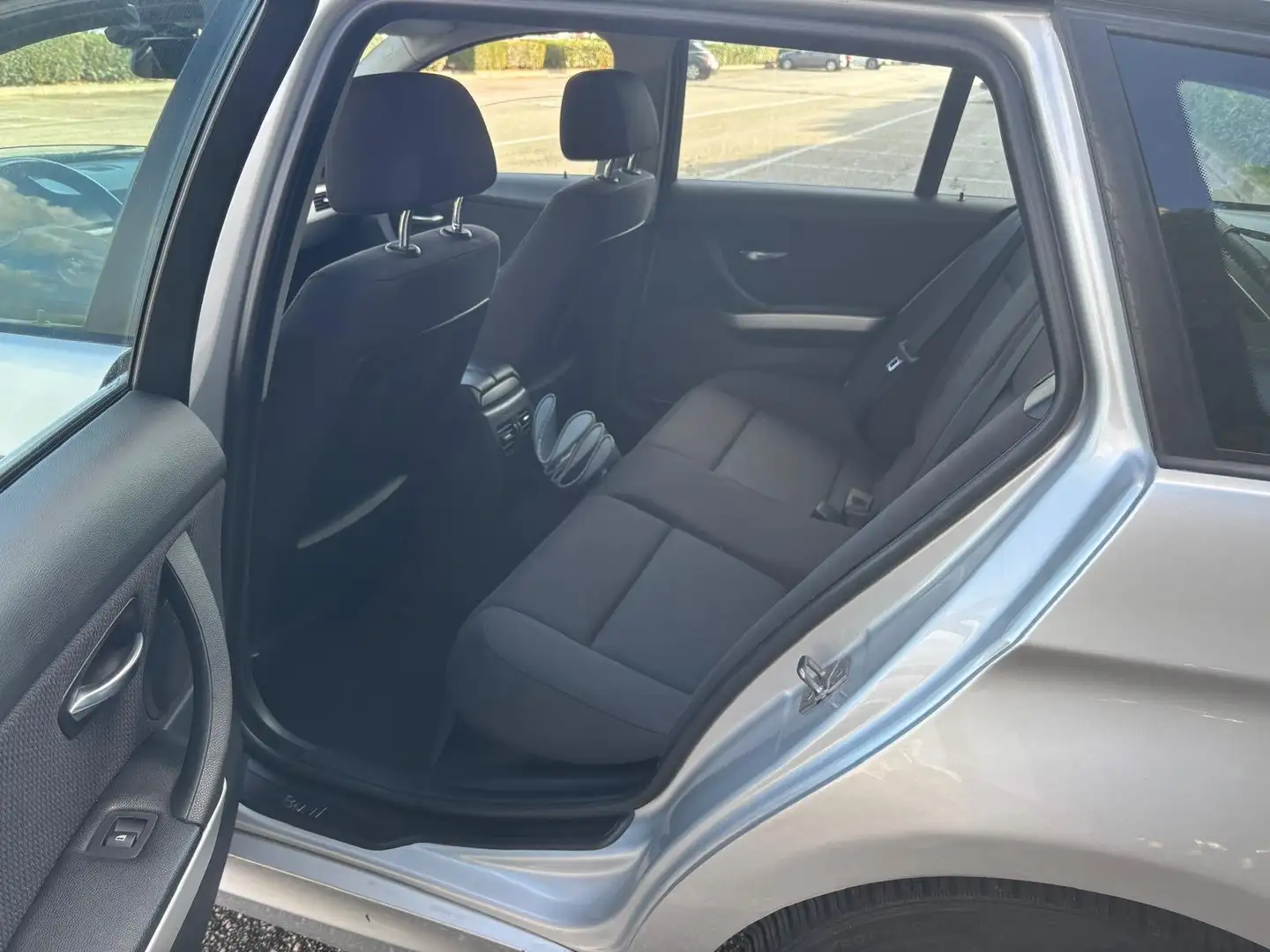 BMW 320 320d Touring xdrive Futura - 2