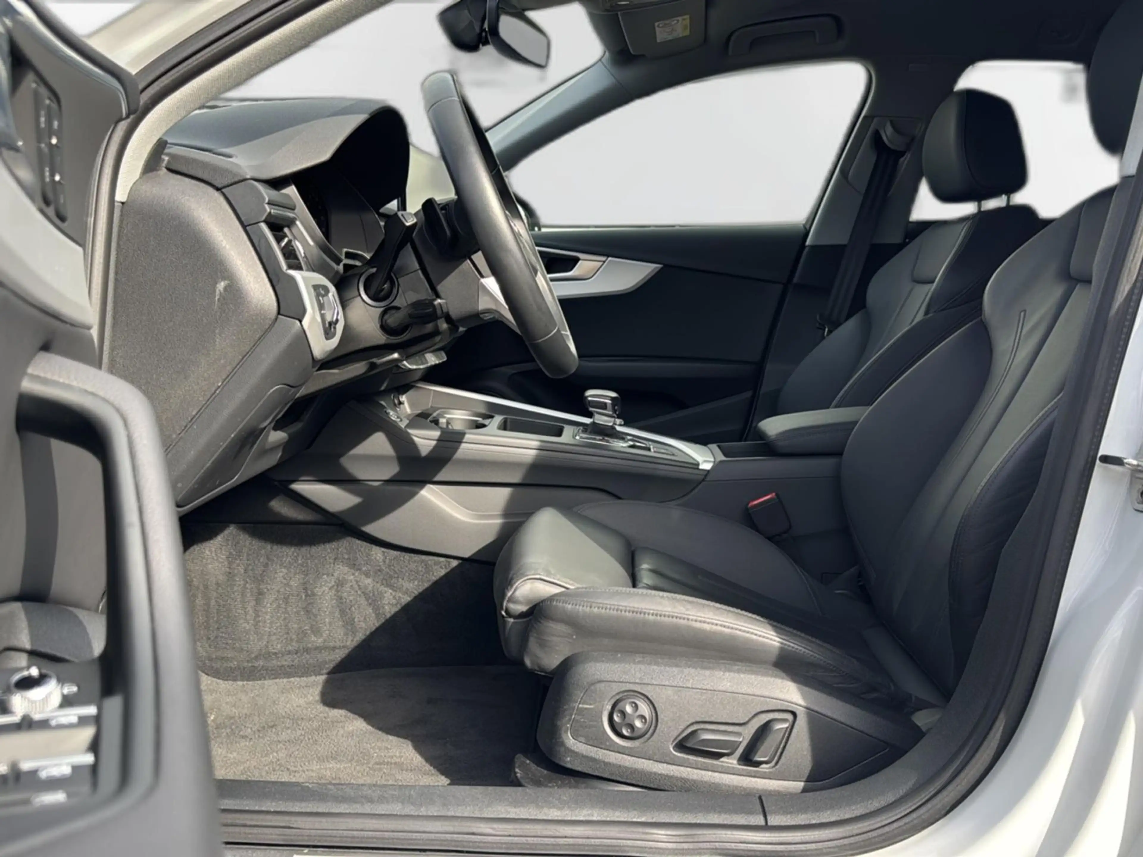 Audi A4 35 TDI LED Navi Tour-Paket Rückfahrkame — photo 10