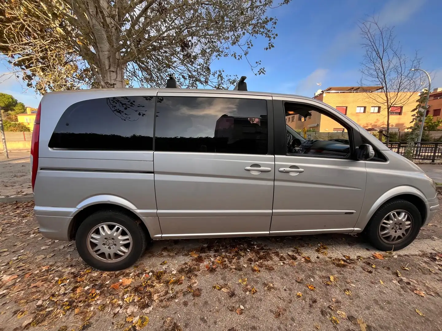 Mercedes-Benz Viano Viano 2.2CDI Ambiente Compacta Ambiente Plateado - 1