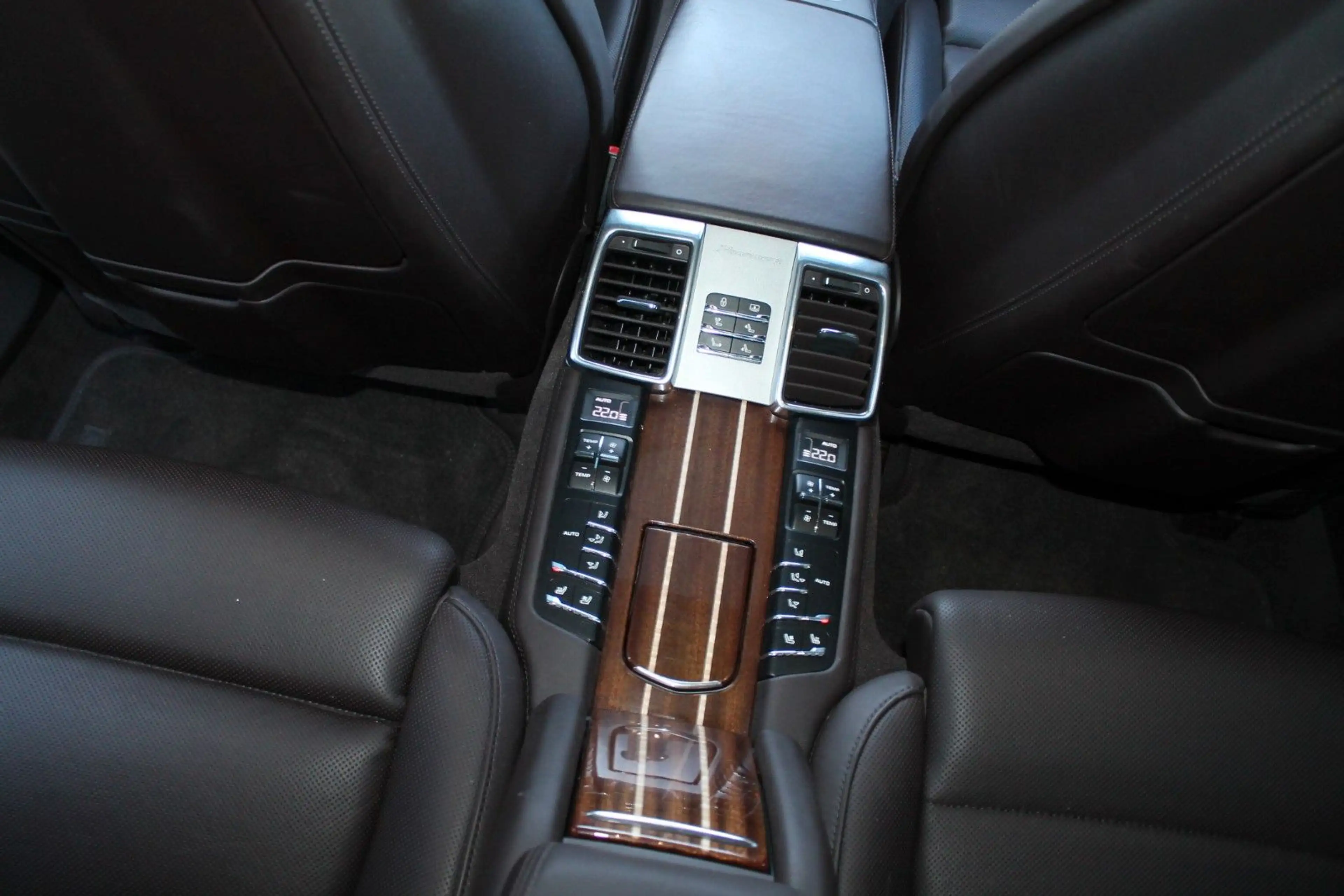 Porsche Panamera Turbo — photo 9