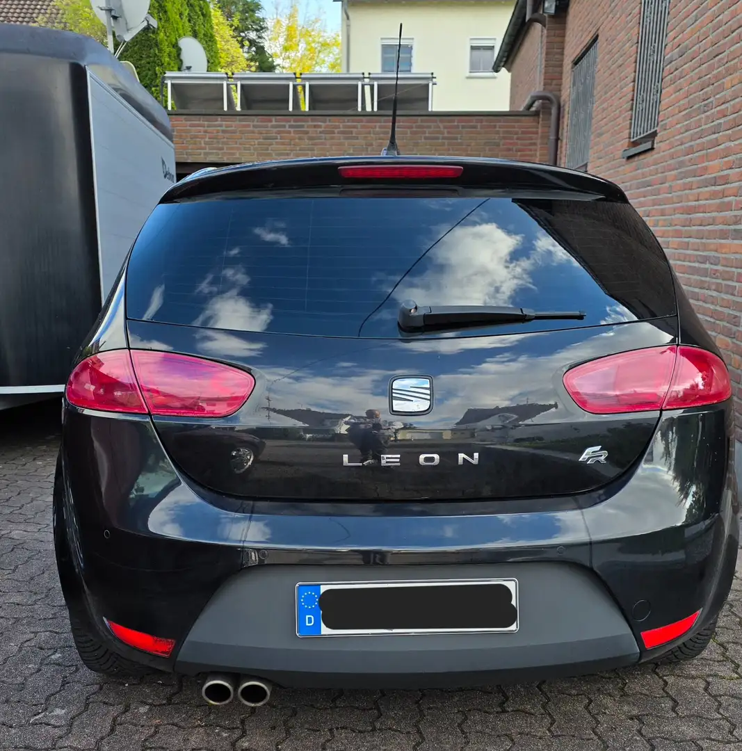 SEAT Leon Leon 2.0 TDI DPF FR Černá - 2